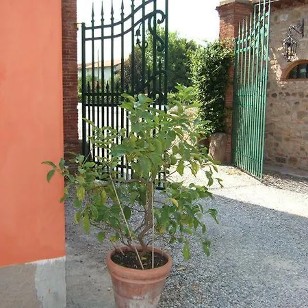 Casetta Rossa Apartment *